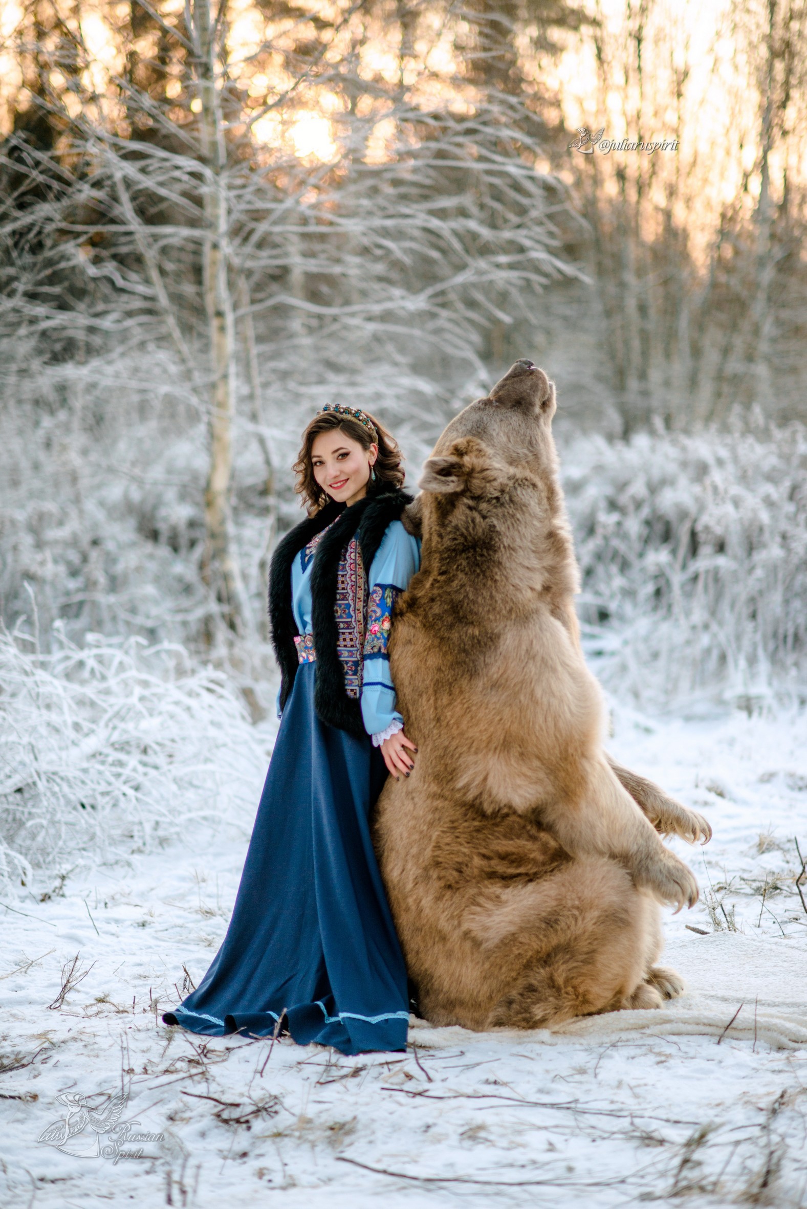 Девушка в русском народном платье и медведь фотосессия