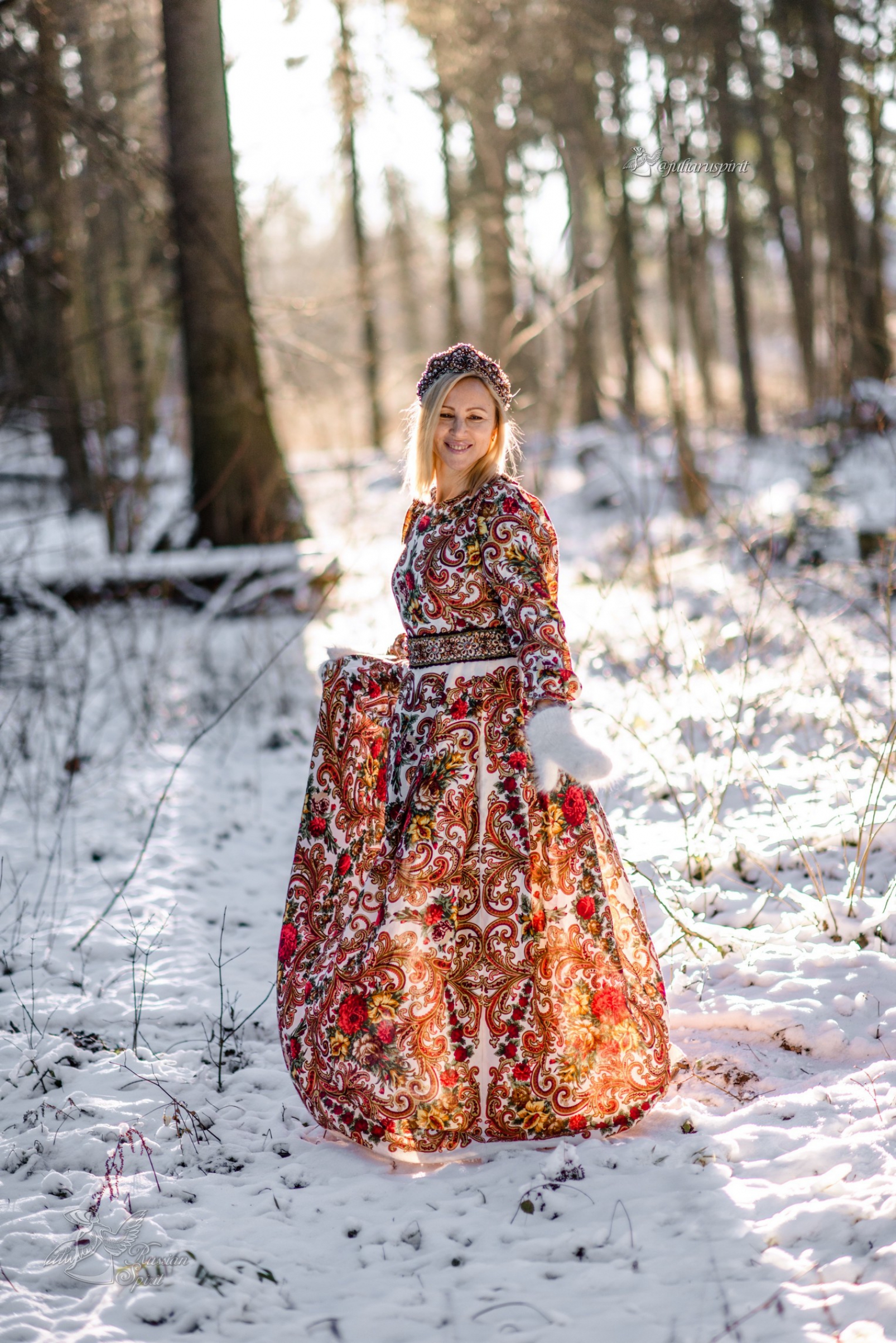 Фотосесия в русском стиле в зимнем лесу