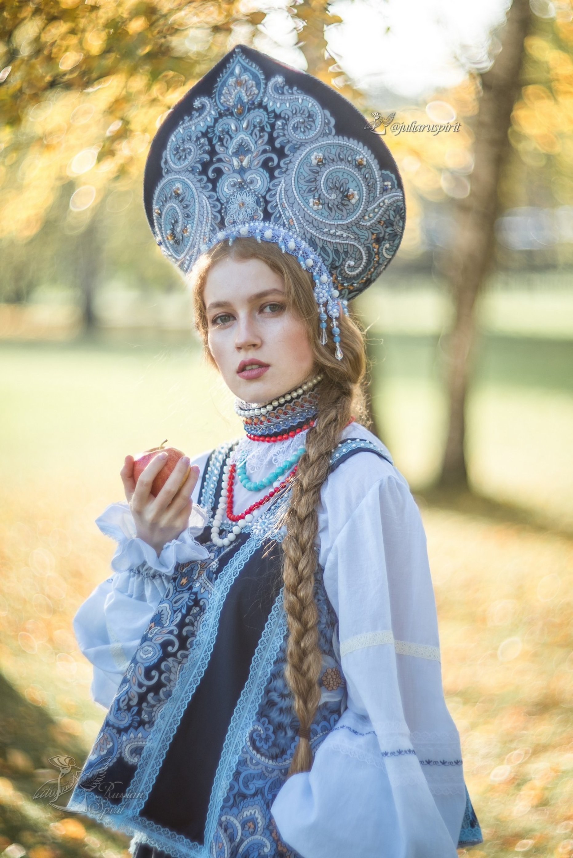 фотосессия девушка в платье в русском стиле в кокошнике