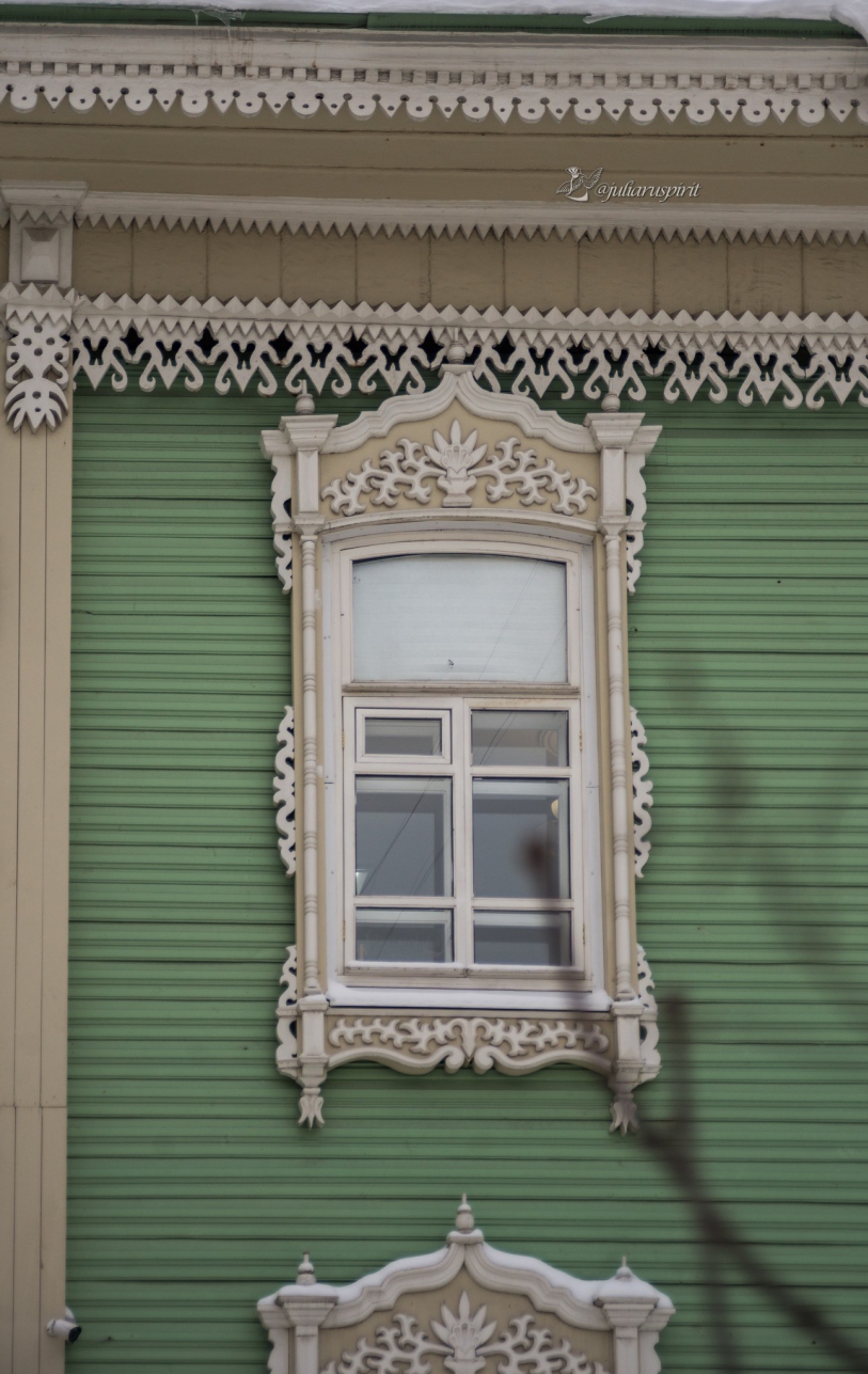 Окно с наличником в Томске